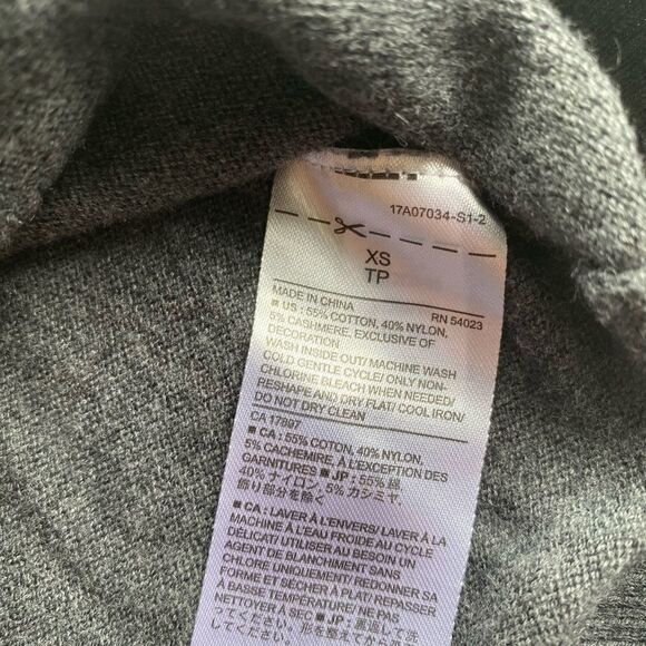 Banana Republic Long sleeve Sweater - Picture 3 of 4